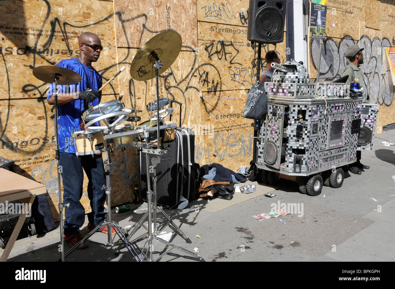 UK. Jouer À PERCUSSION carnaval de Notting Hill LE PLUS GRAND EN EUROPE. Londres, Angleterre Banque D'Images
