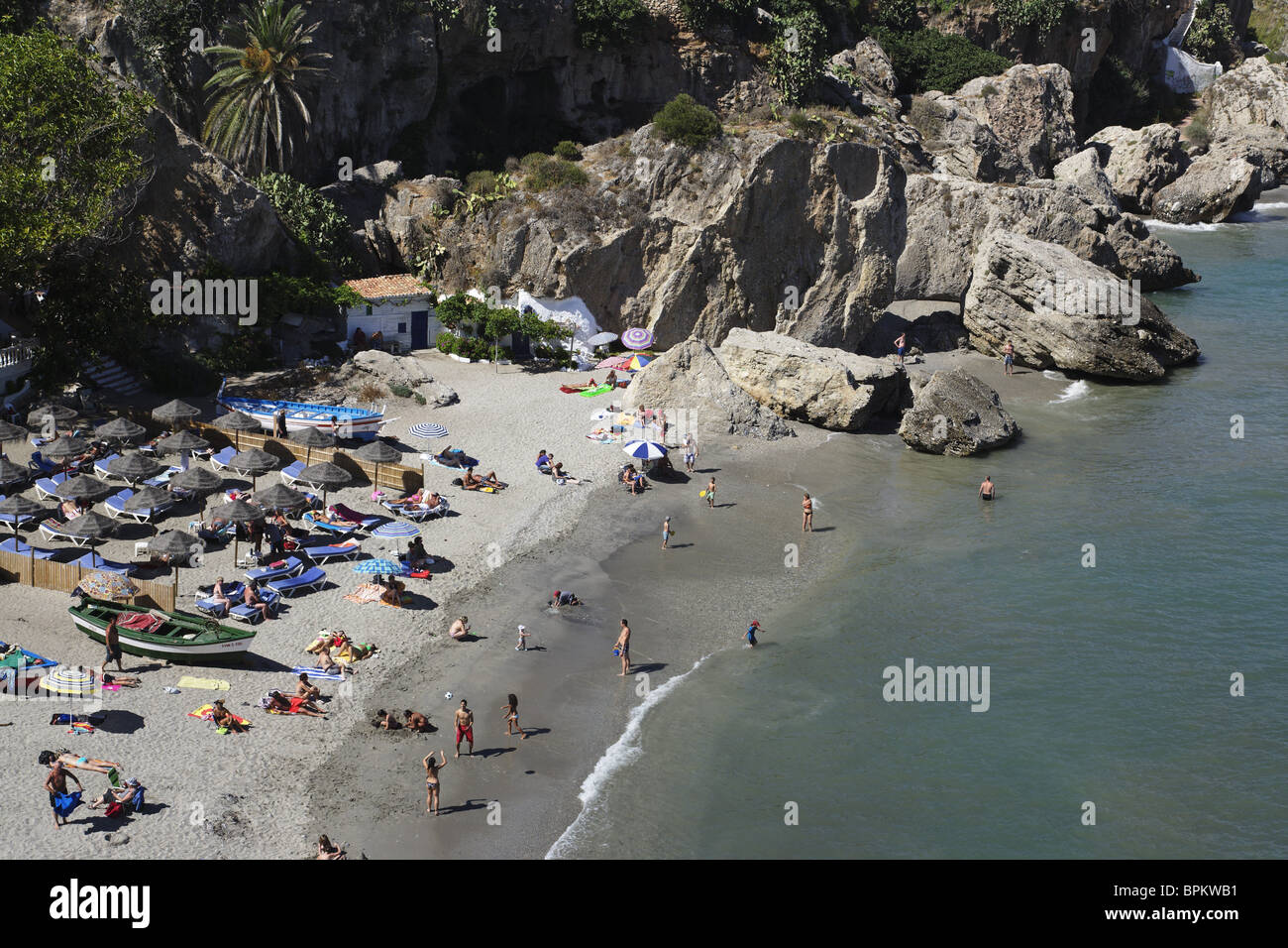 Vue sur la plage de Calahonda, Nerja, Andalousie, Espagne Banque D'Images