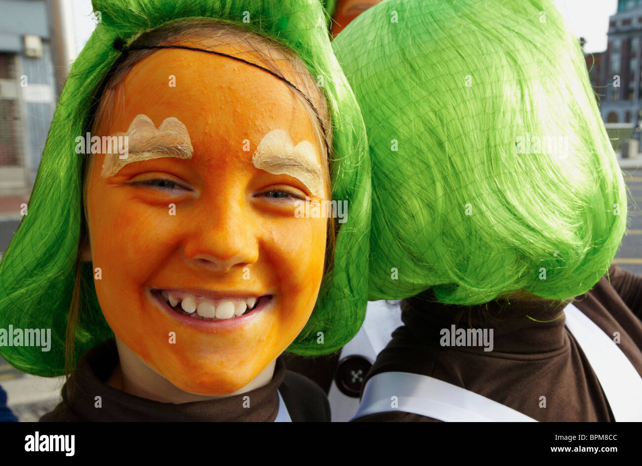 2 oumpa-loumpas à Willy Wonka et la Chocolaterie Parade de Dublin Irlande Europe Banque D'Images