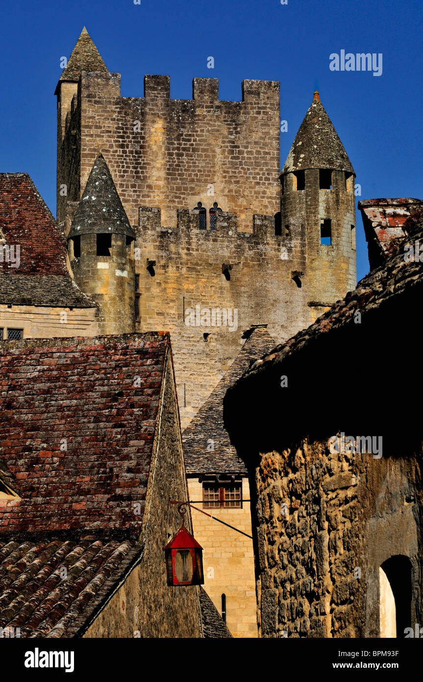 France : Chateau de Beynac et Cazenac Beynac et village historique Banque D'Images