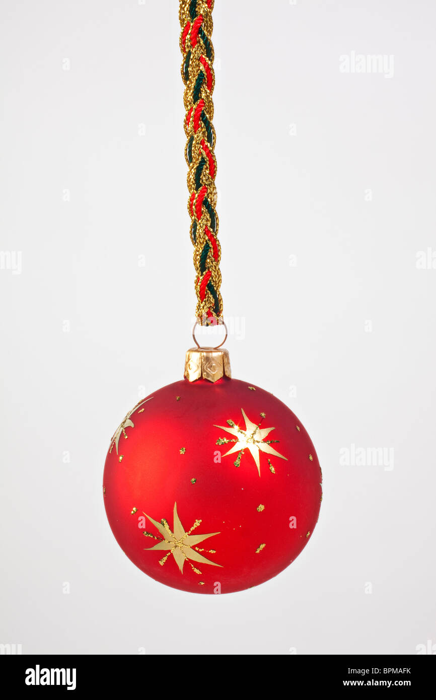 Ornement de Noël rouge avec étoiles d'or Banque D'Images