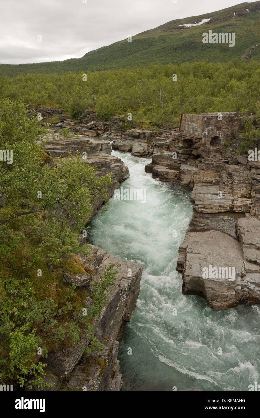Abisko National Park dans le nord de la Suède. Abiskojakka river Banque D'Images