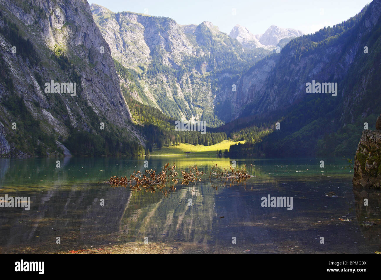 Le lac Obersee au parc national de Berchtesgaden, en Bavière, Allemagne. Banque D'Images