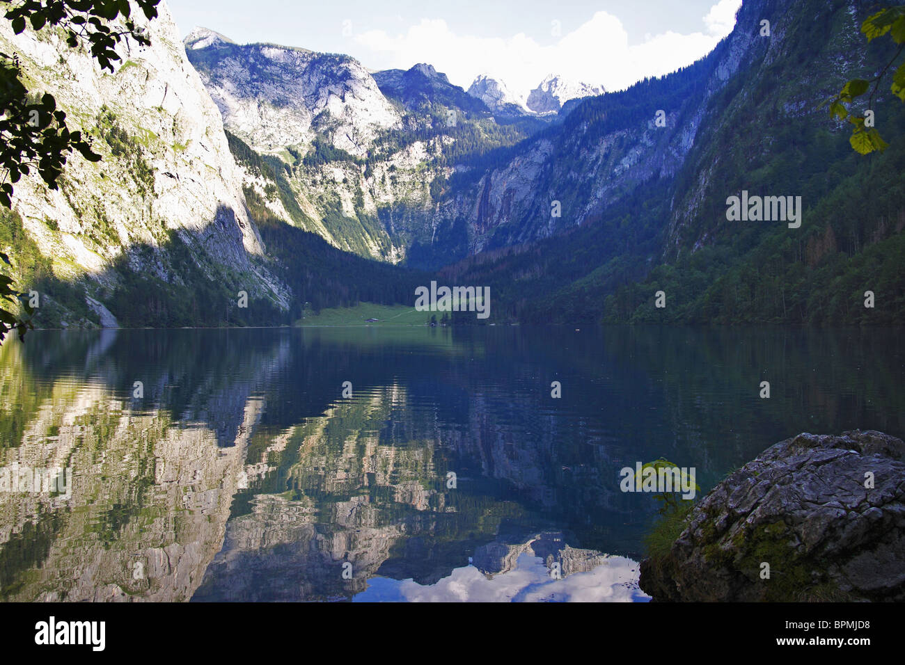 Le lac Obersee au parc national de Berchtesgaden, en Bavière, Allemagne. Banque D'Images