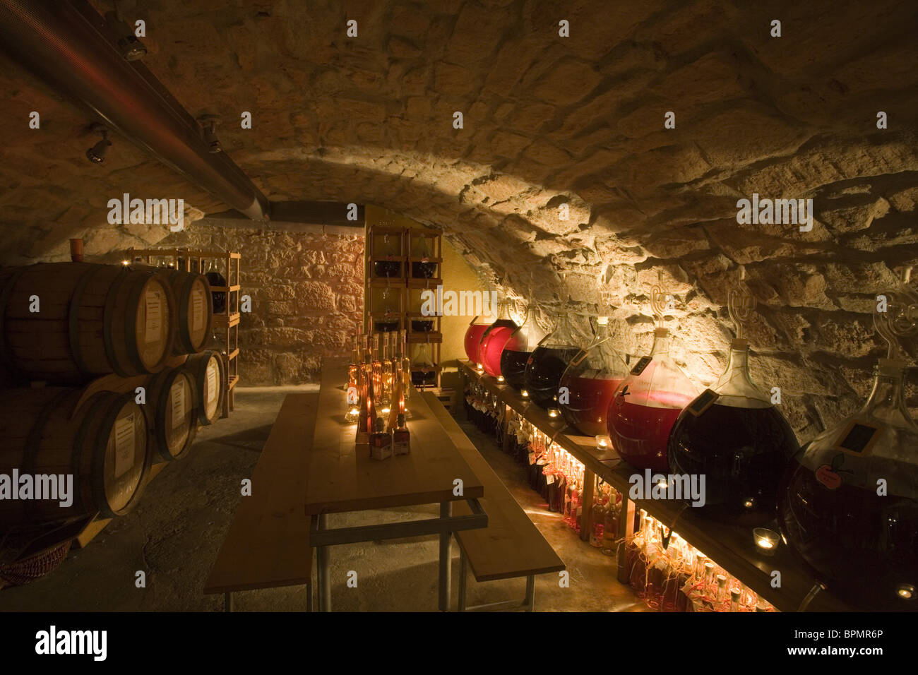 Cave à vin de pomme et Sherry à Rhoener Schau-Kelterei, Le Gasthof zur Krone, Das Hotel Rhoenschaf, Ehrenberg, Seiferts Rhoen, Hess Banque D'Images