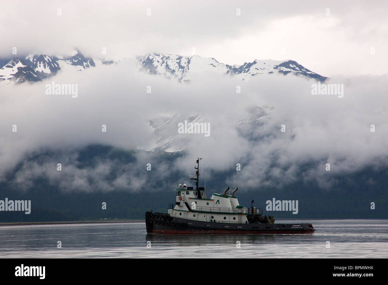 Tug boat dans la baie de résurrection, Seward, Alaska. Banque D'Images