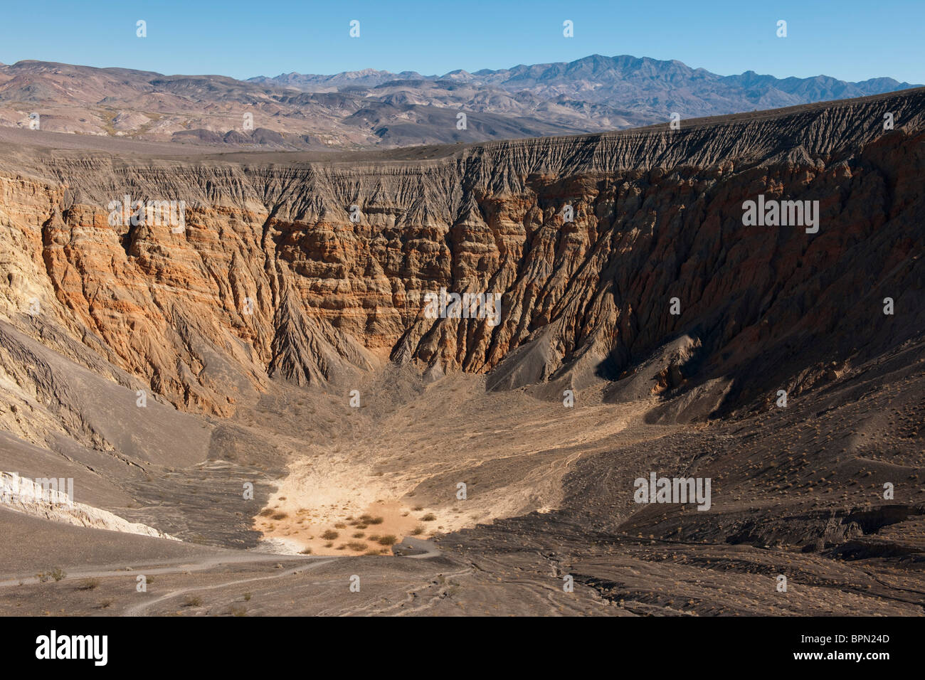 Le cratère Ubehebe, Death Valley National Park, California, USA Banque D'Images