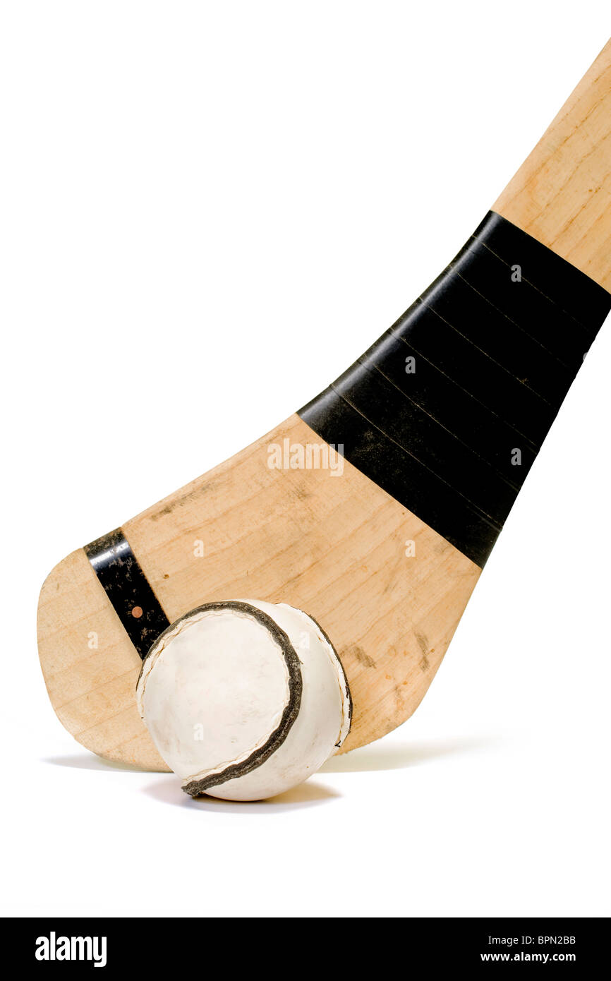 Sliothar et le hurling stick Banque D'Images