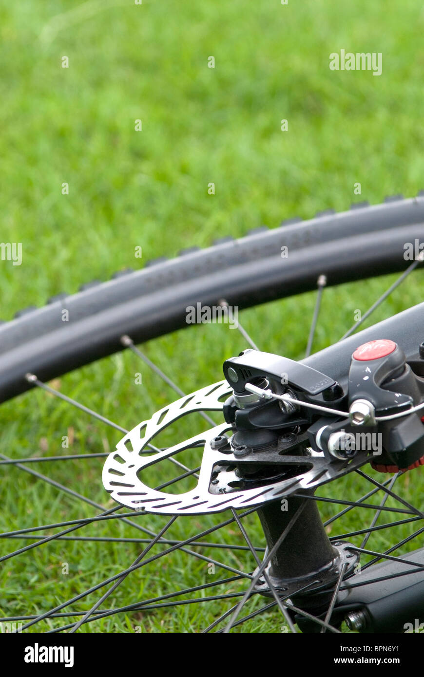 Frein à disque sur roue de vélo Banque D'Images