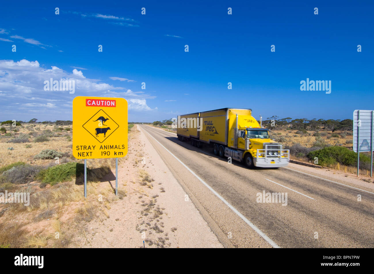 Panneau d'avertissement sur l'Eyre Highway à travers la plaine du Nullarbor, Australie occidentale. Banque D'Images