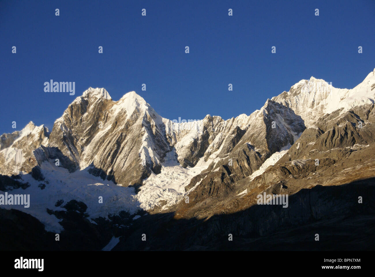 Jirishanca en montagne hautes Andes Cordillère Huayhuash,, Andes, Pérou, Amérique du Sud Banque D'Images