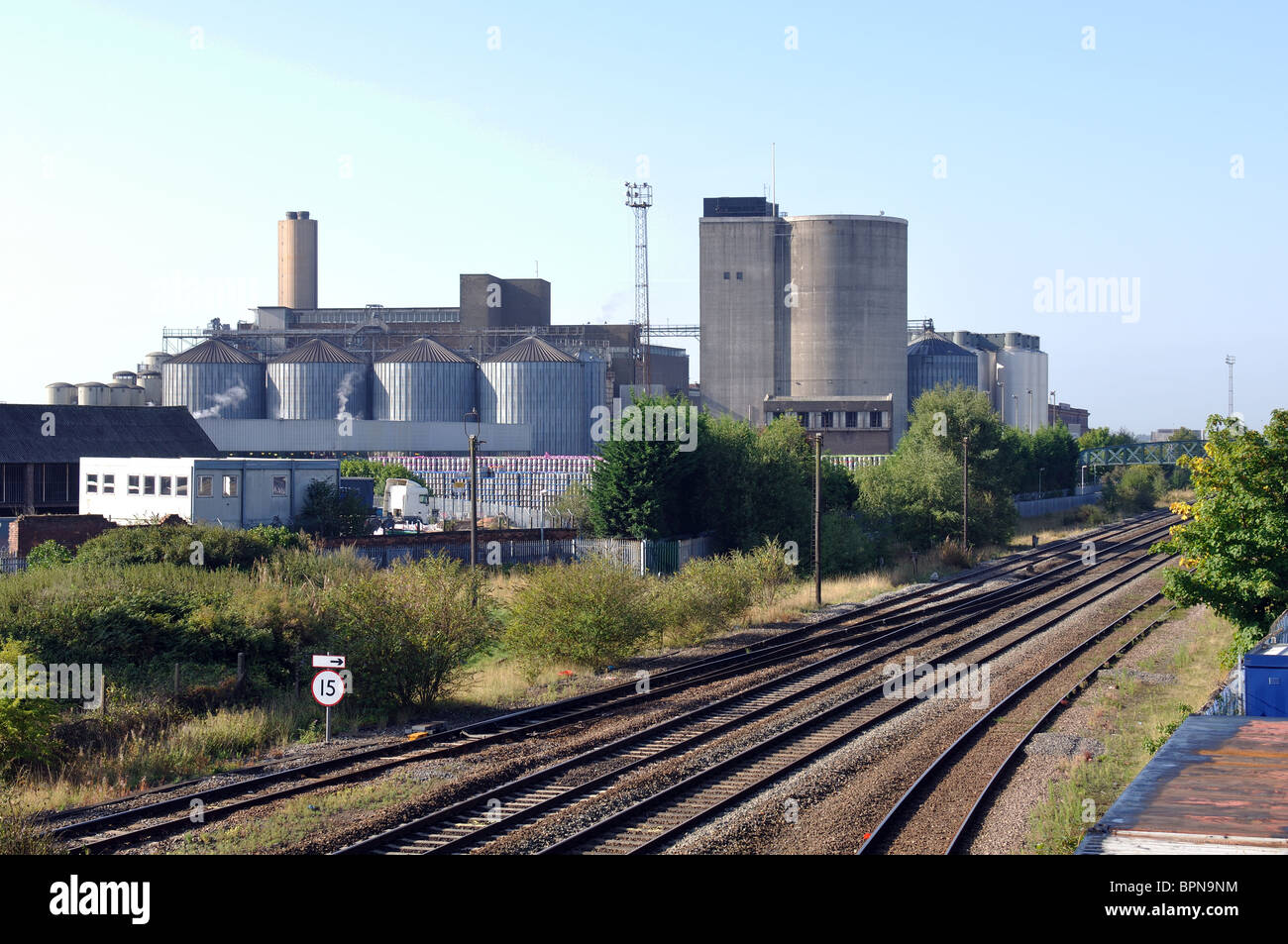 Molson Coors Brewery et lignes de chemin de fer, Burton on Trent, Staffordshire, Angleterre, RU Banque D'Images
