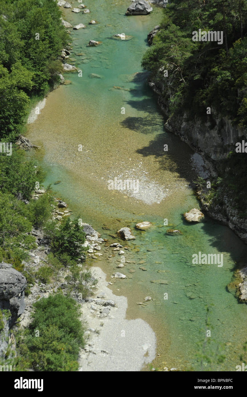 Les eaux peu profondes de la rivière Verdon dans le Grand Canyon du Verdon, Provence, France, Europe Banque D'Images