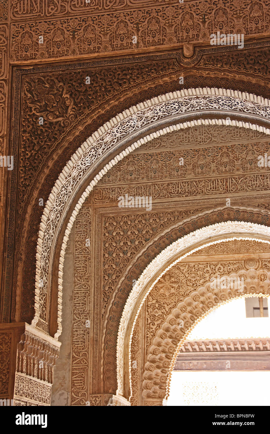 Arches mauresques dans un palais à Grenade, au sud de l'Espagne Banque D'Images