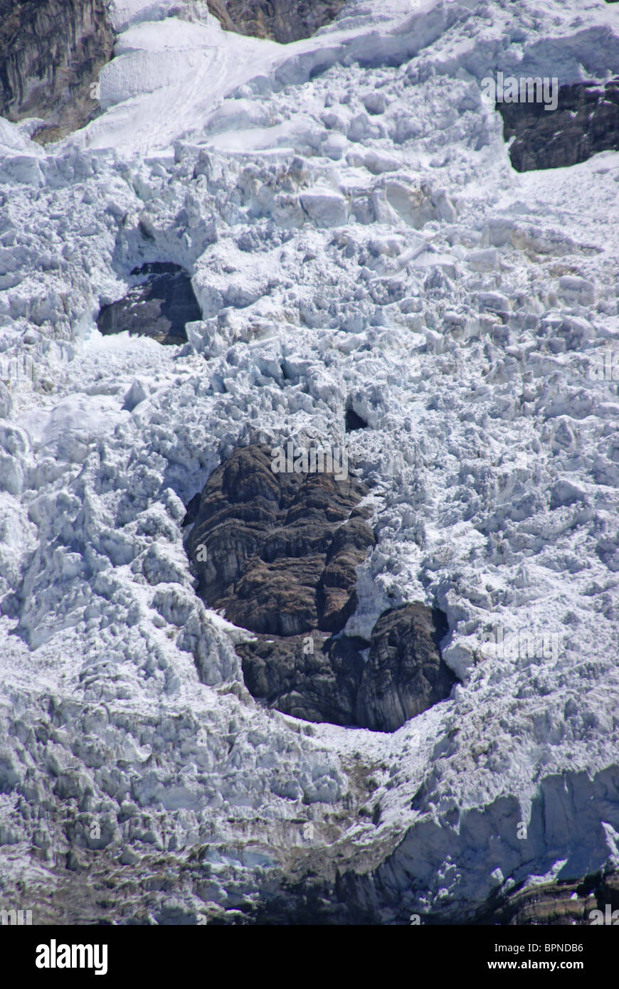 Cascade de glace de glacier dans la cordillère des Andes, Huayhuash, Andes, Pérou, Amérique du Sud Banque D'Images