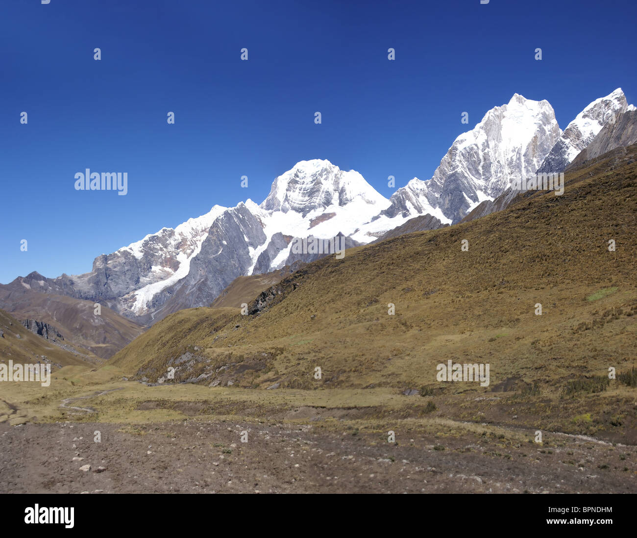 Yerupaja, Carnicero, Siula dans les montagnes de la Cordillère des Andes, Huayhuash, Andes, Pérou, Amérique du Sud Banque D'Images