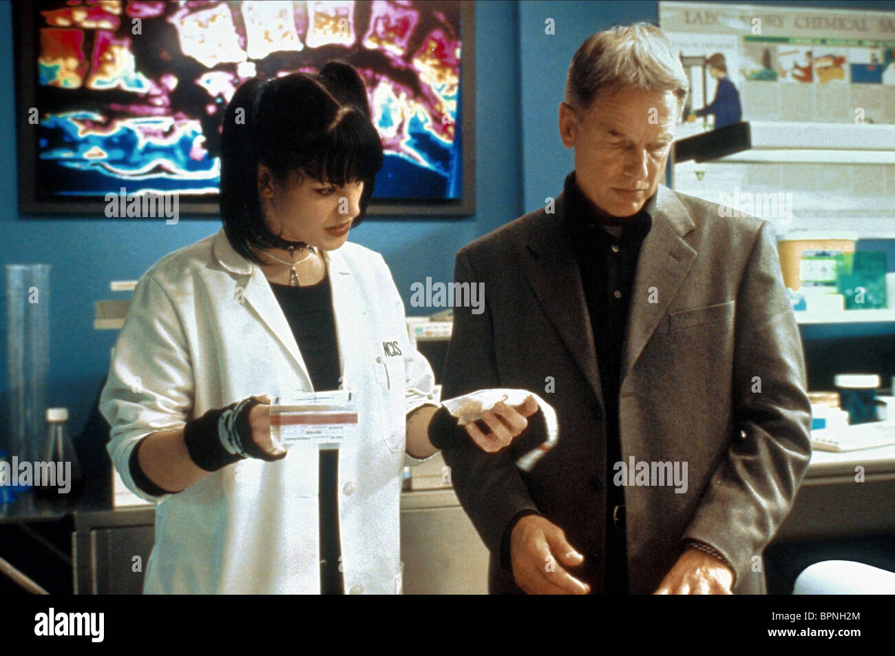 PAULEY PERRETTE, MARK HARMON, NCIS, 2003 Photo Stock Alamy