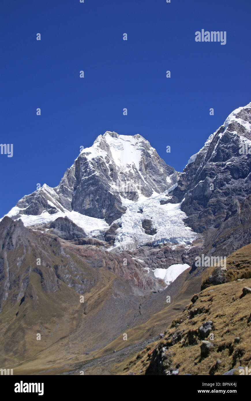 Siula en montagne hautes Andes Cordillère Huayhuash,, Andes, Pérou, Amérique du Sud Banque D'Images