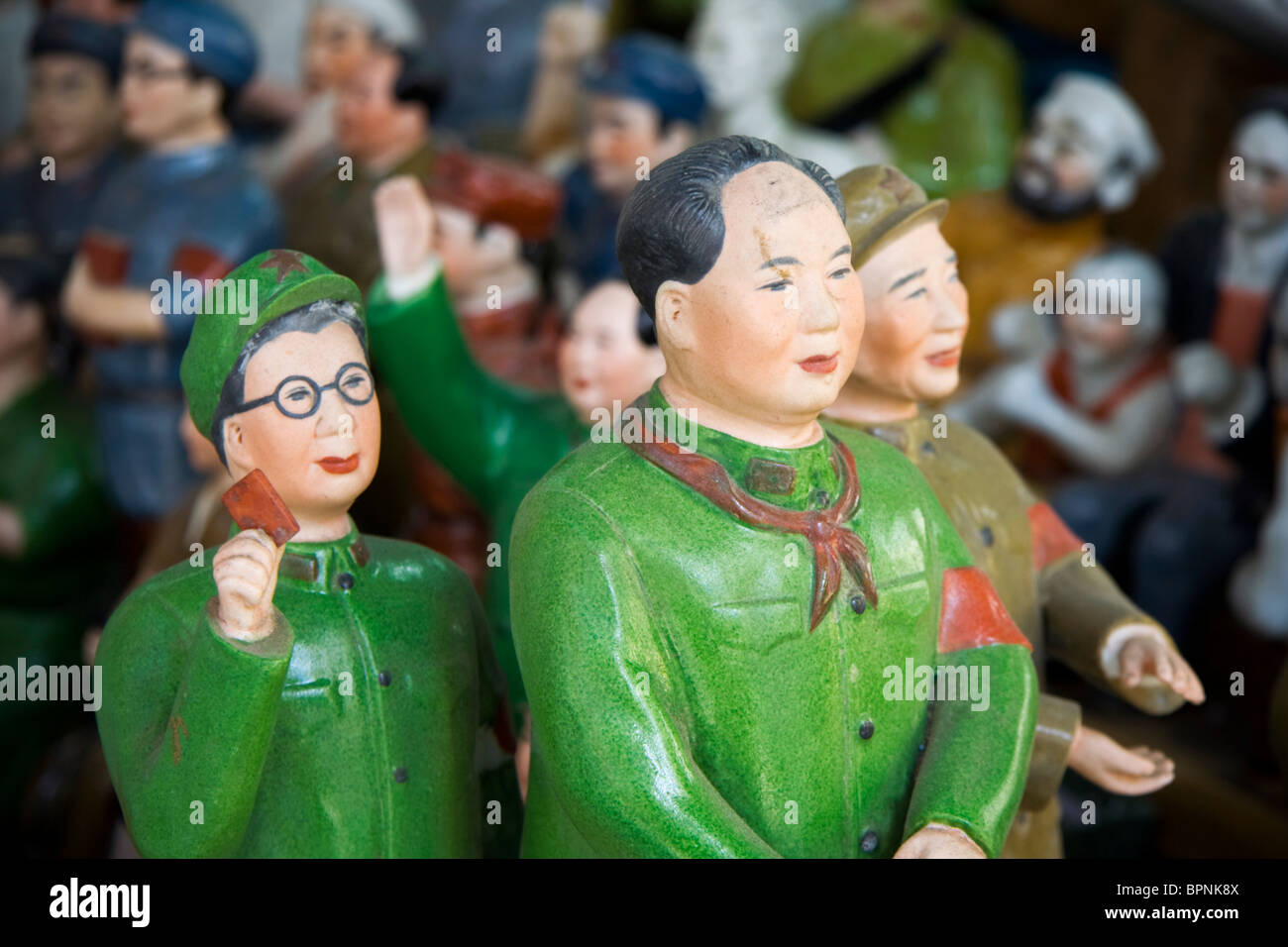 Statuettes en céramique de dirigeants communistes, y compris le président Mao. Banque D'Images