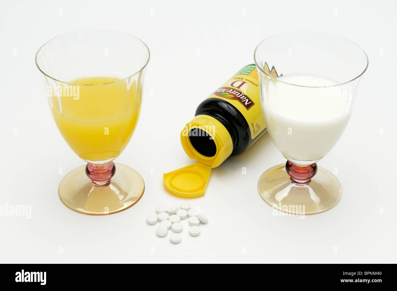 Sources de vitamine D : lait, jus d'orange et des suppléments. Banque D'Images