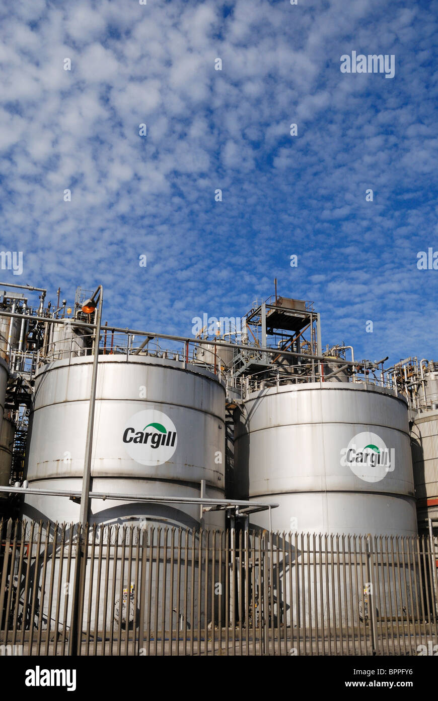 Récipients de stockage pour Cargill, les entreprises de transformation des aliments les navires chimiques sur Liverpool Docks Banque D'Images