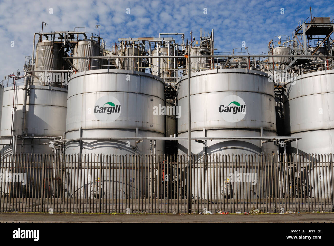 Récipients de stockage pour Cargill, les entreprises de transformation des aliments les navires chimiques sur Liverpool Docks Banque D'Images