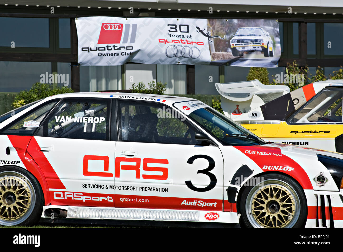 Audi Quattro 80 Voiture de course en tournée à Oulton Park Motor Racing Circuit Cheshire England Royaume-Uni UK Banque D'Images