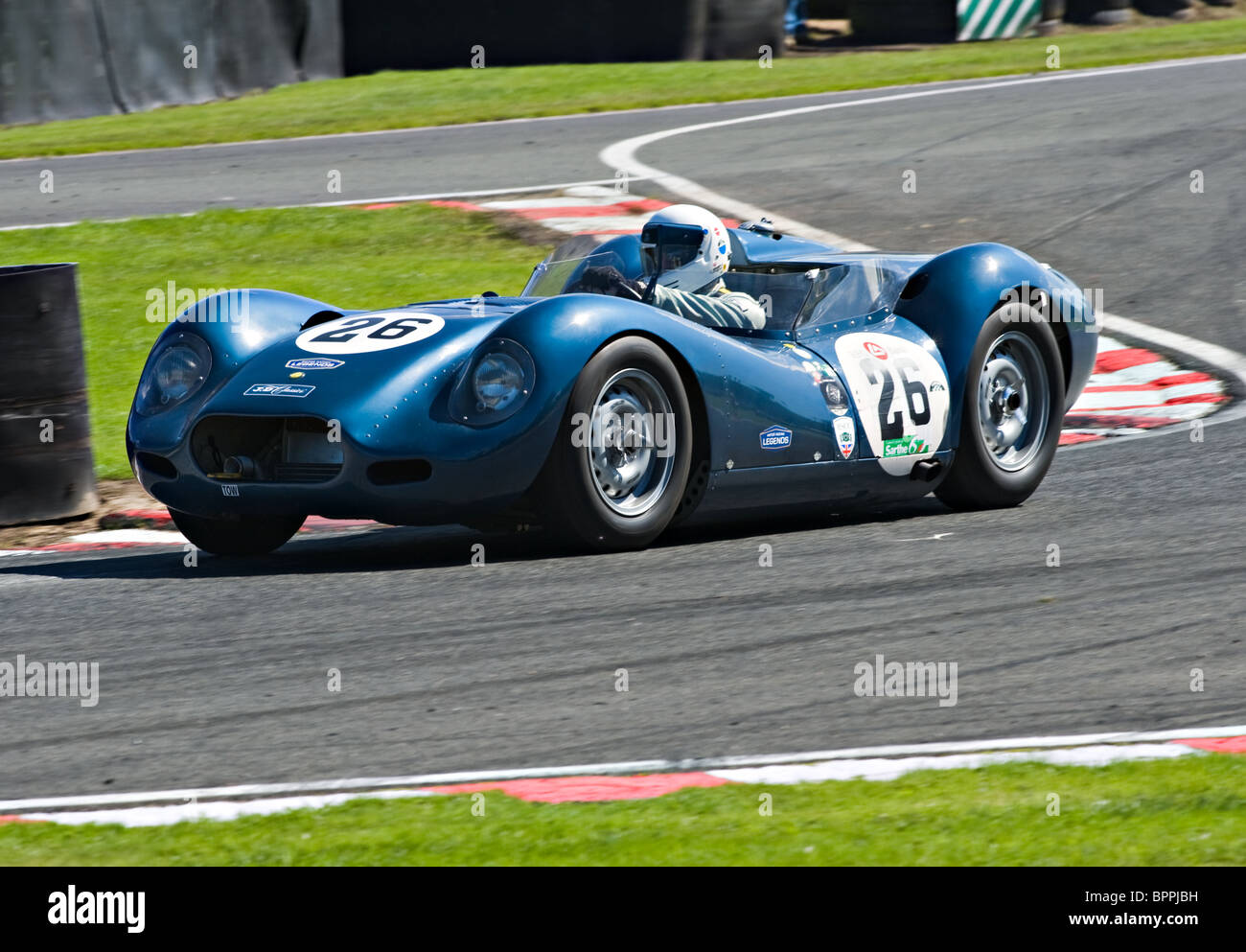 Voiture de course Sport Knobly Lister dans les Gardes Course pour le trophée à Oulton Park Motor Racing Circuit Cheshire England Royaume-Uni UK Banque D'Images