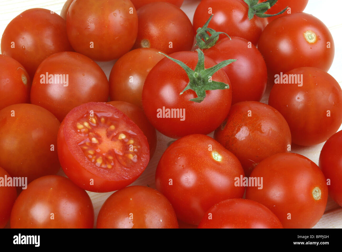 tomates cerises Banque D'Images