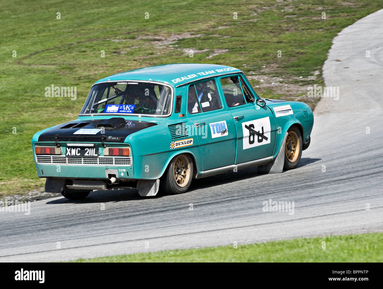 Skoda 120S Voiture Rallye Rallye sur piste à Oulton Park Motor Racing Circuit Cheshire England Royaume-Uni UK Banque D'Images