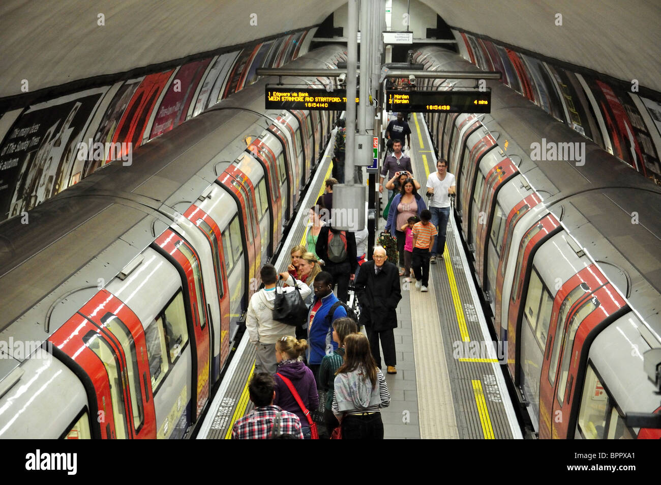 La station de métro Clapham Common, intérieur, Clapham London Borough of Lambeth, Greater London, Angleterre, Royaume-Uni Banque D'Images