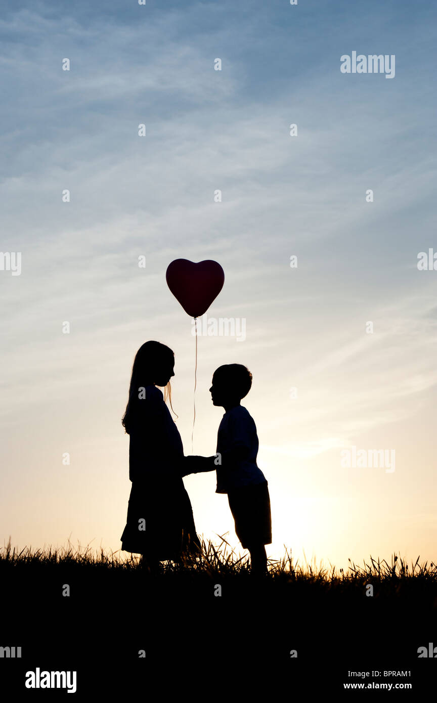 Boy And Girl Holding Hands Silhouette Banque D Image Et Photos Alamy Boy And Girl Holding Hands Silhouette Banque D Image Et Photos Alamy