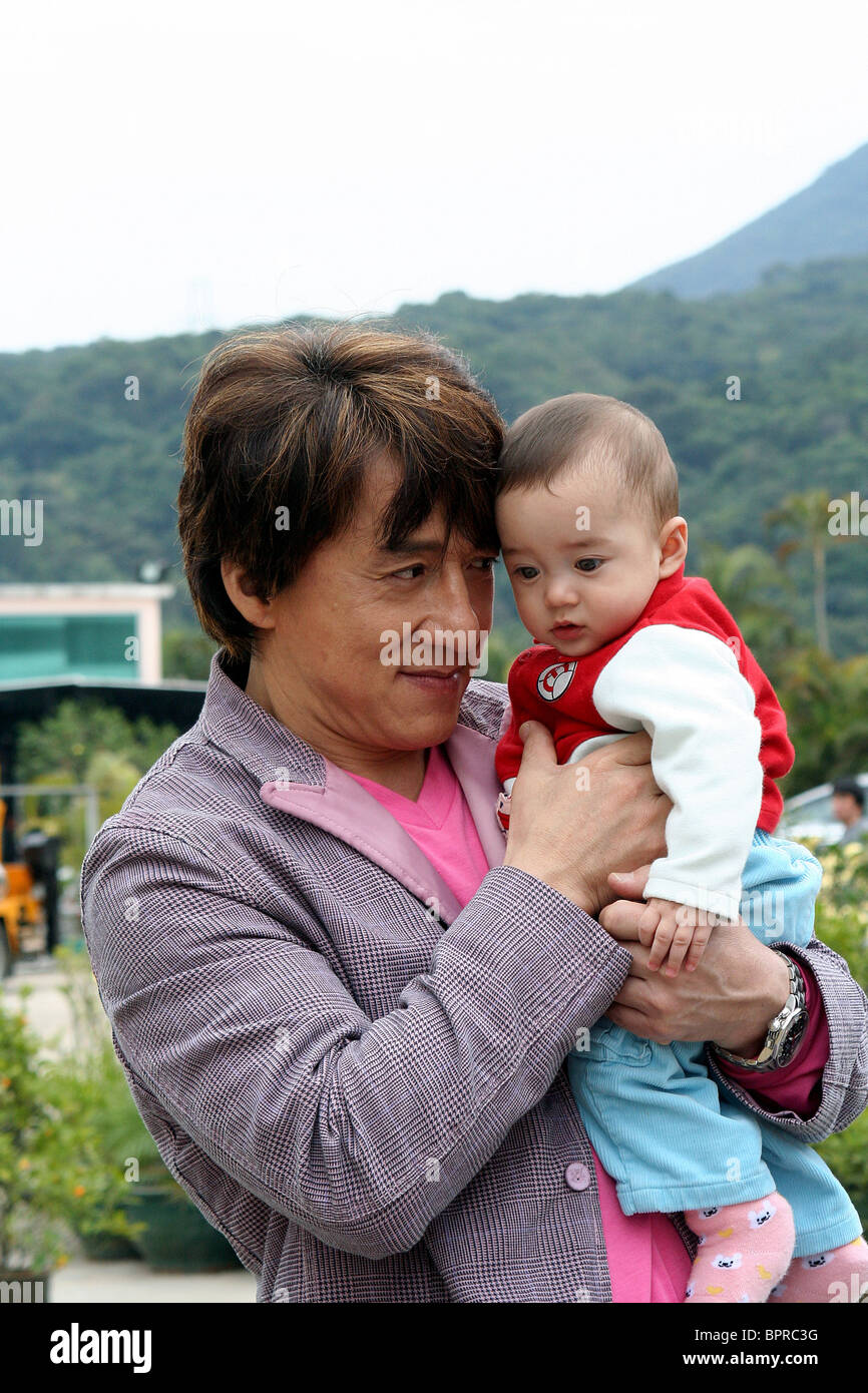 Jackie Chan Et Bebe Rob B Hood Bo Bui Gai Wak Projet Baby 06 Photo Stock Alamy