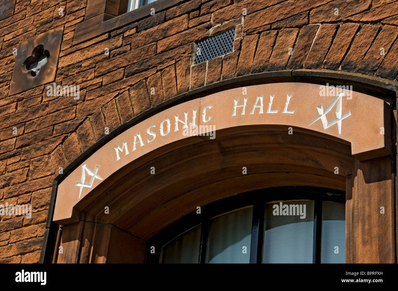 Gros plan du panneau au-dessus de l'entrée du Franc-maçons Masonic Hall Lodge Penrith Cumbria Angleterre Royaume-Uni GB Grande-Bretagne Banque D'Images
