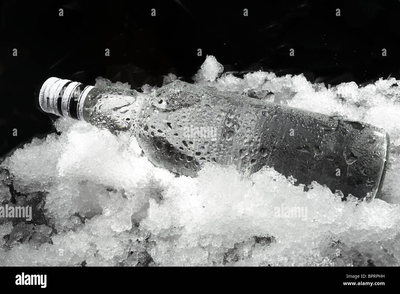 Vue rapprochée de la bouteille dans la glace Banque D'Images