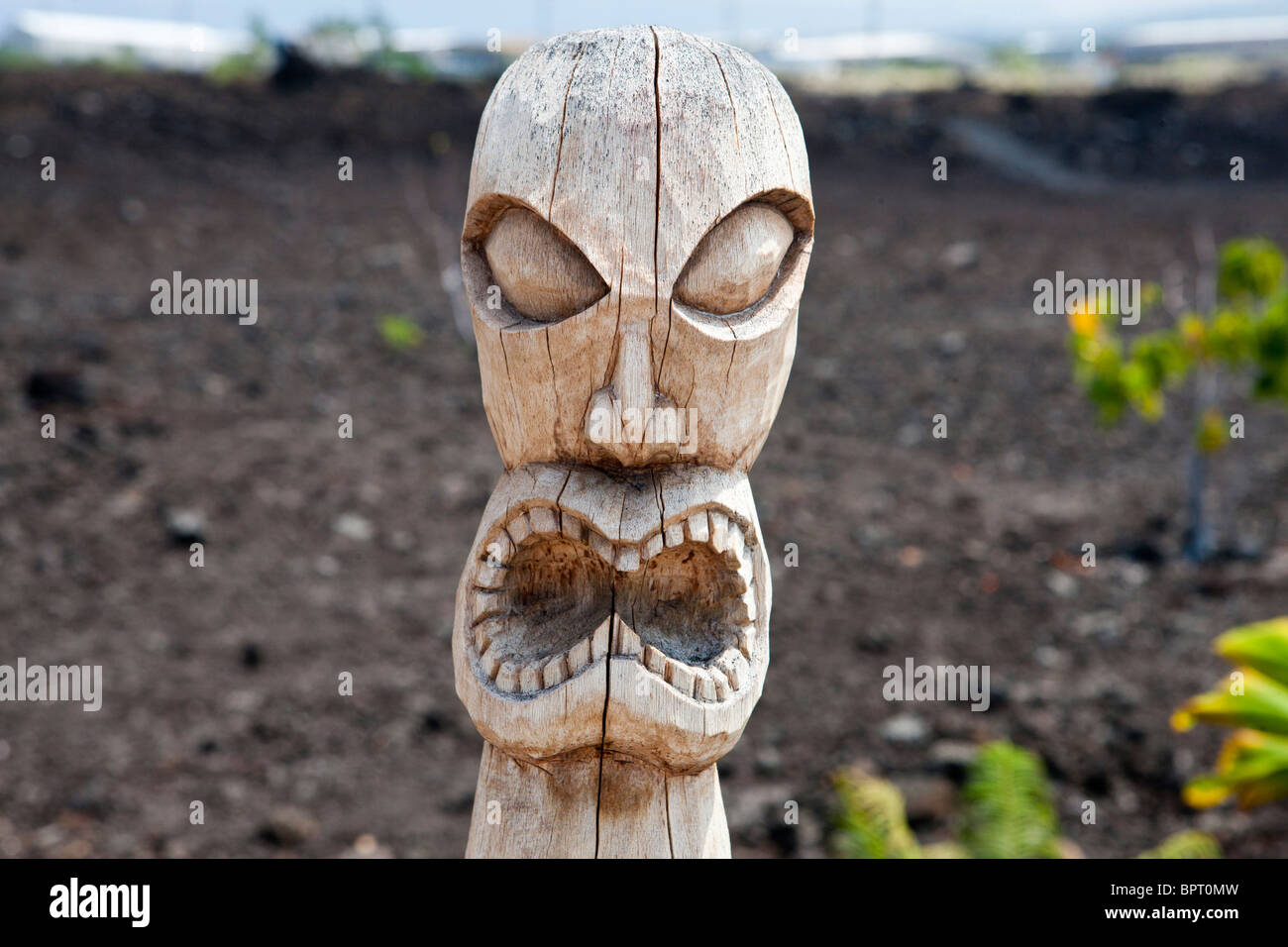 Hawaiian Kapu Kiâ j'statue tiki sculpture en bois, Kaloko-Honokohau National Historical Park, le Big Island, Hawaii Banque D'Images