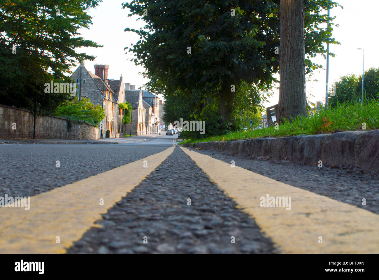 Les lignes jaunes double Banque D'Images