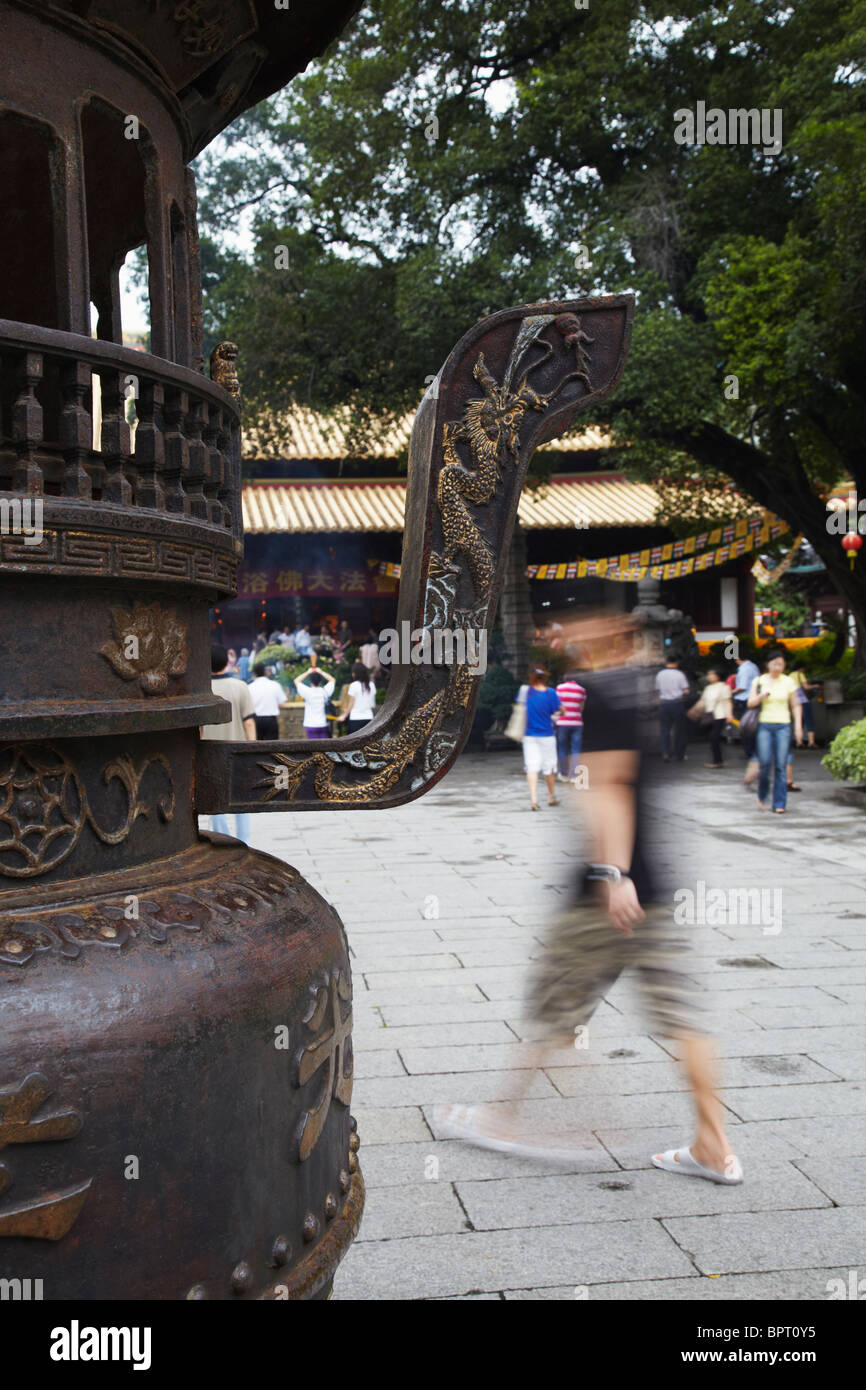 Les gens au Temple Guangxiao, Guangzhou, Chine Banque D'Images