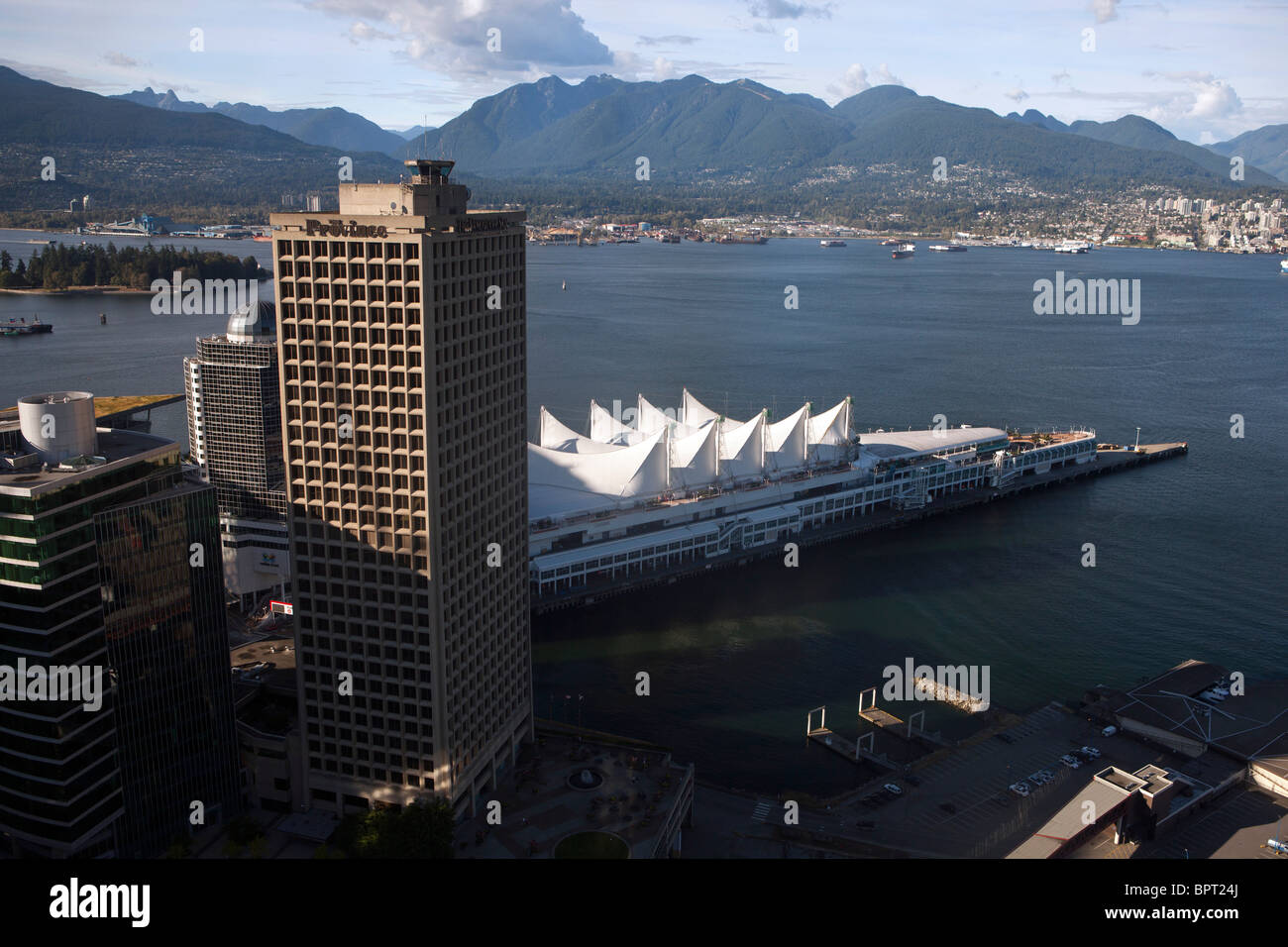Vue aérienne de la Place du Canada, Port de Vancouver et de la Côte-Nord, Vancouver, British Columbia, Canada Banque D'Images