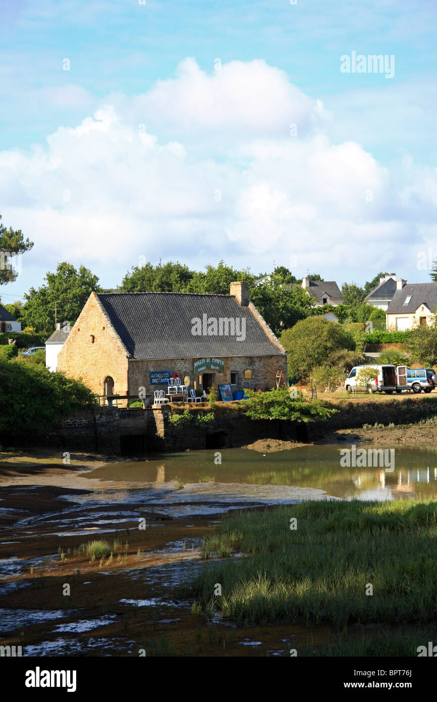 Boutique antiquités / brocante, Moulin de pompier, Rue St Martin, Kerherve, Baden, Morbihan, Bretagne, Bretagne, France Banque D'Images