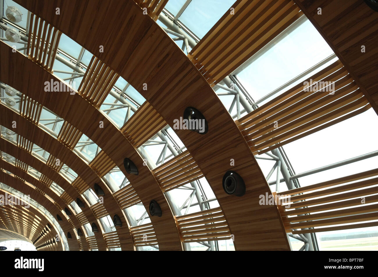 L'architecture du Terminal 2 de l'Aéroport Paris Charles de Gaulle en France Banque D'Images