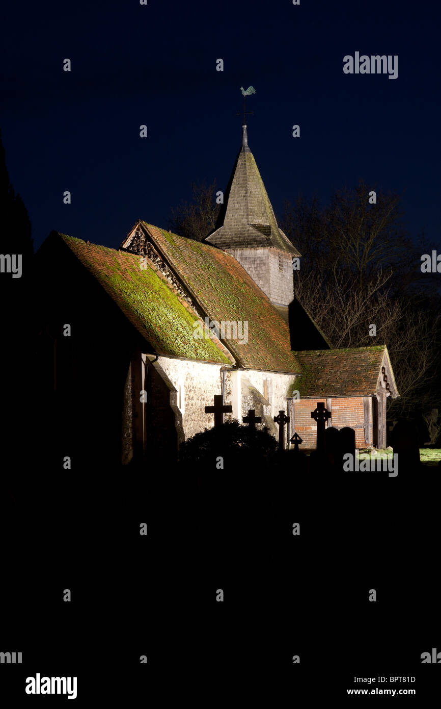 L'église St Nicolas, Pyrford, par nuit Banque D'Images