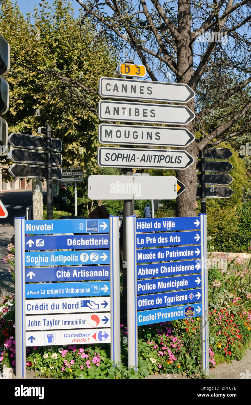 Les plaques de rue à Valbonne Village Banque D'Images