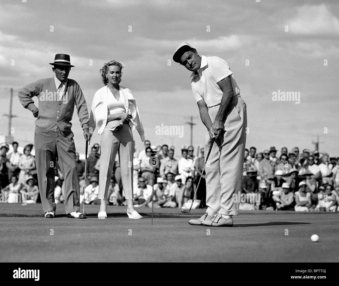 Grand CROSBY MAMIE Van Doren & BOB HOPE ACTEURS JOUER AU GOLF (1951) Banque D'Images