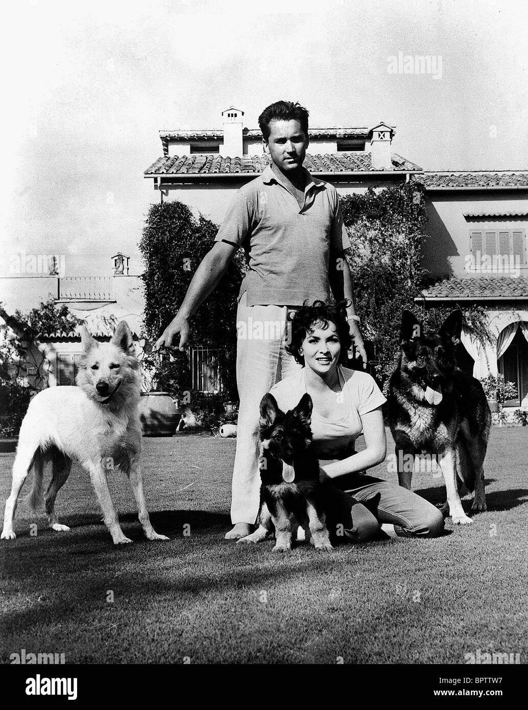 MILKO SKOFIC actrice Gina Lollobrigida AVEC MARI & DOG (1957) Banque D'Images