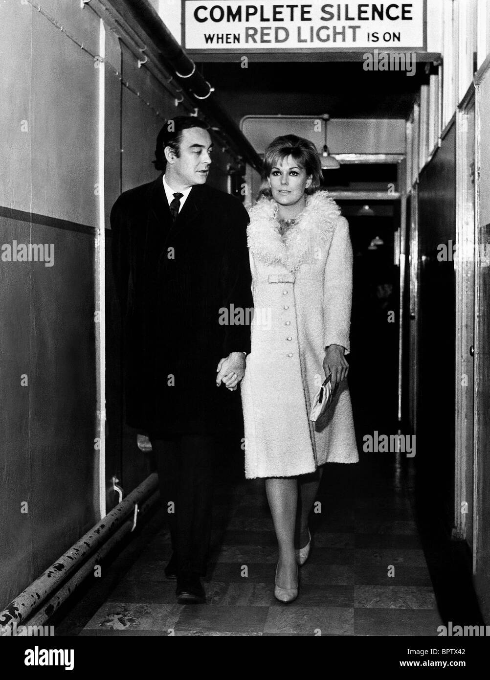 RICHARD JOHNSON KIM NOVAK acteur et actrice mariée (1966) Banque D'Images