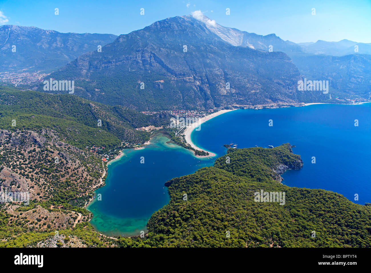 Photo aérienne de la baie de Fethiye à Antalya, près de la côte ouest turque Banque D'Images