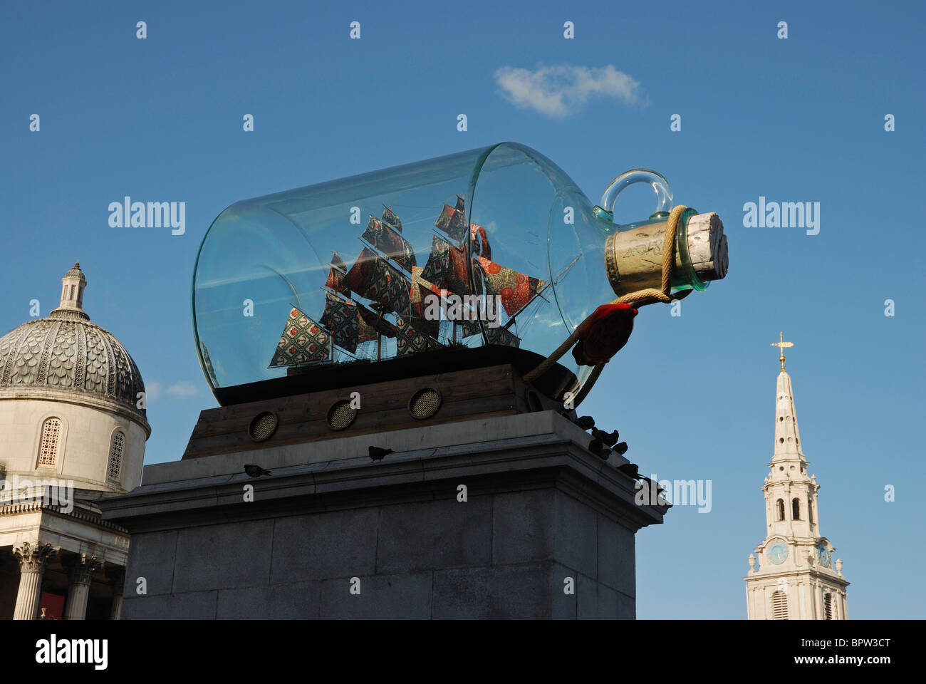 Nelson's ship in a Bottle, par Yinka Shonibare, sur le quatrième socle de Trafalgar Square, Londres, Angleterre. Banque D'Images