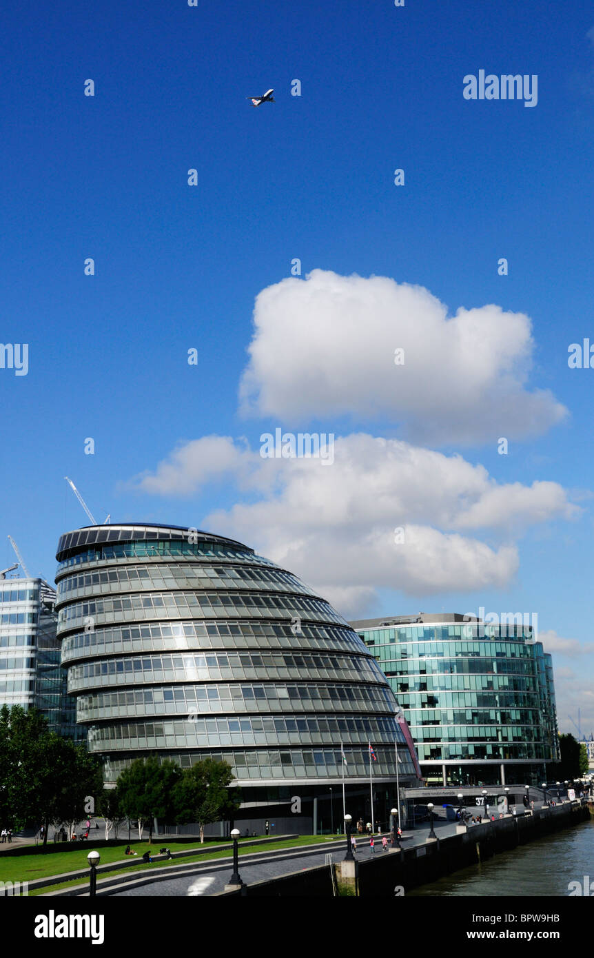 L'Hôtel de ville et More London Riverside bâtiments vus de Tower Bridge, London, England, UK Banque D'Images