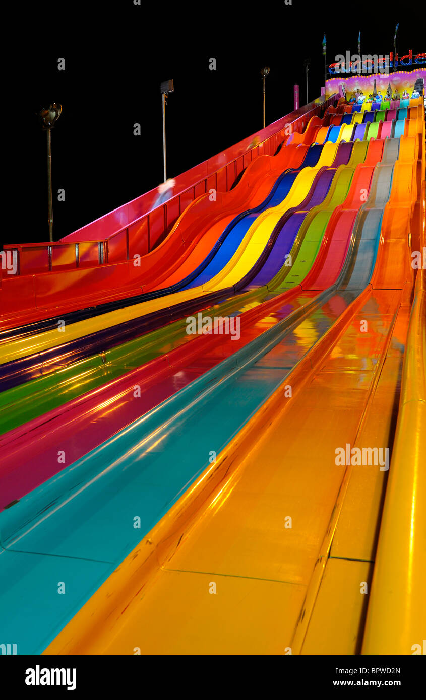 Des vagues de couleur à la fête foraine à l'ENC de déplacement sur tapis nuit à Toronto Banque D'Images